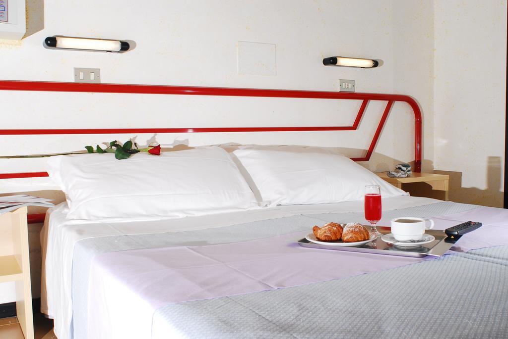Florida Park Hotel بيلاريا-إيجيا مارينا الغرفة الصورة