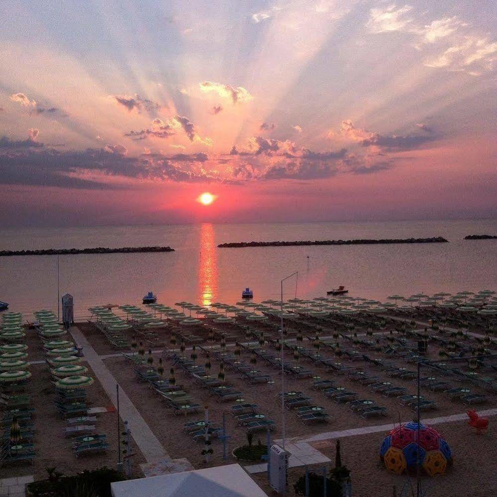 Florida Park Hotel بيلاريا-إيجيا مارينا المظهر الخارجي الصورة