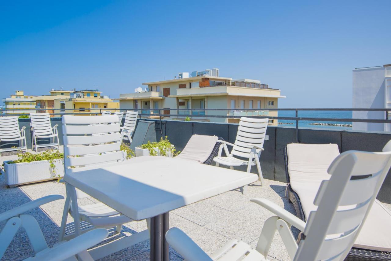 Florida Park Hotel بيلاريا-إيجيا مارينا المظهر الخارجي الصورة